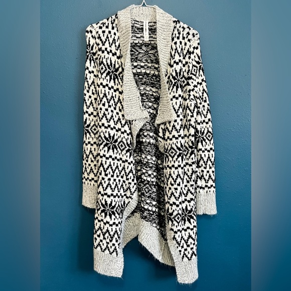 Bethany Mota Snowflake Print Knit Cardigan - Small - Picture 2 of 8